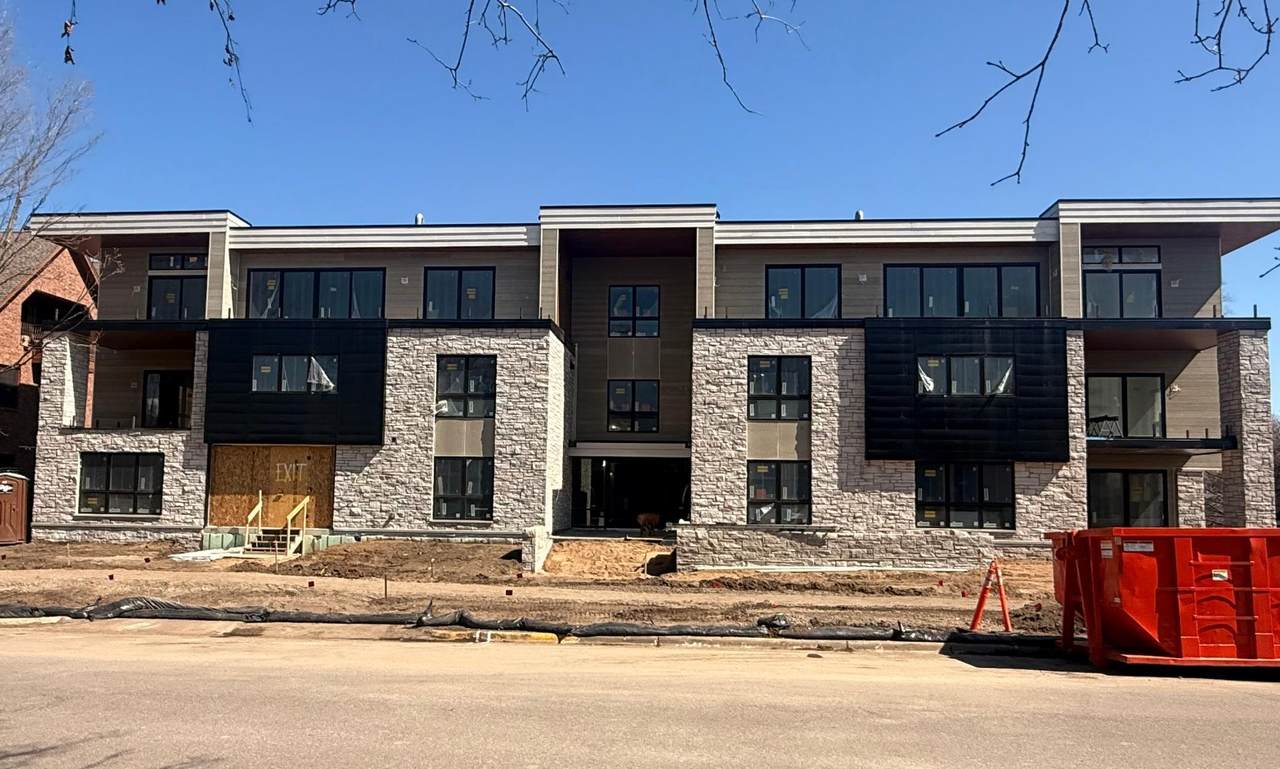 150 Broadway Avenue - Photo 1