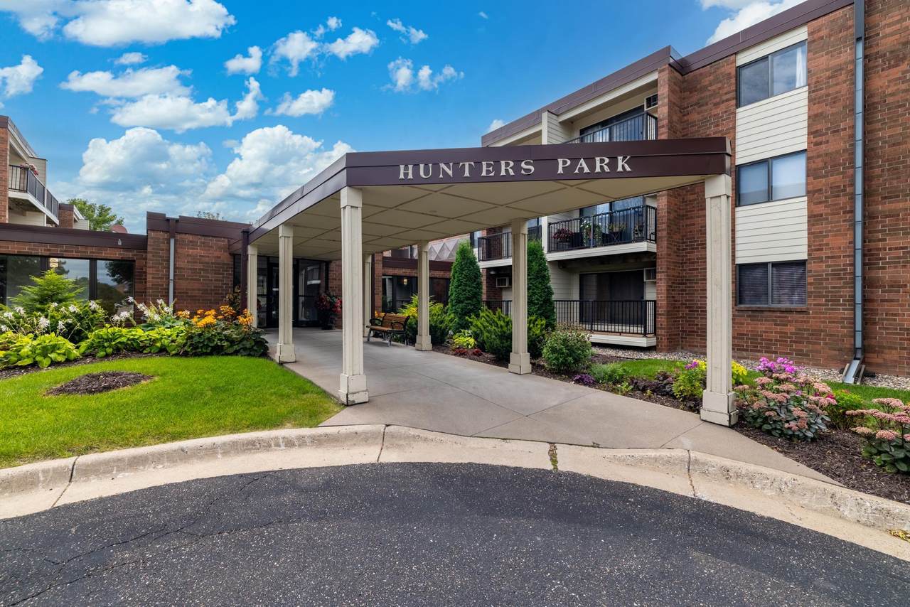 4 Pine Tree Drive - Photo 1