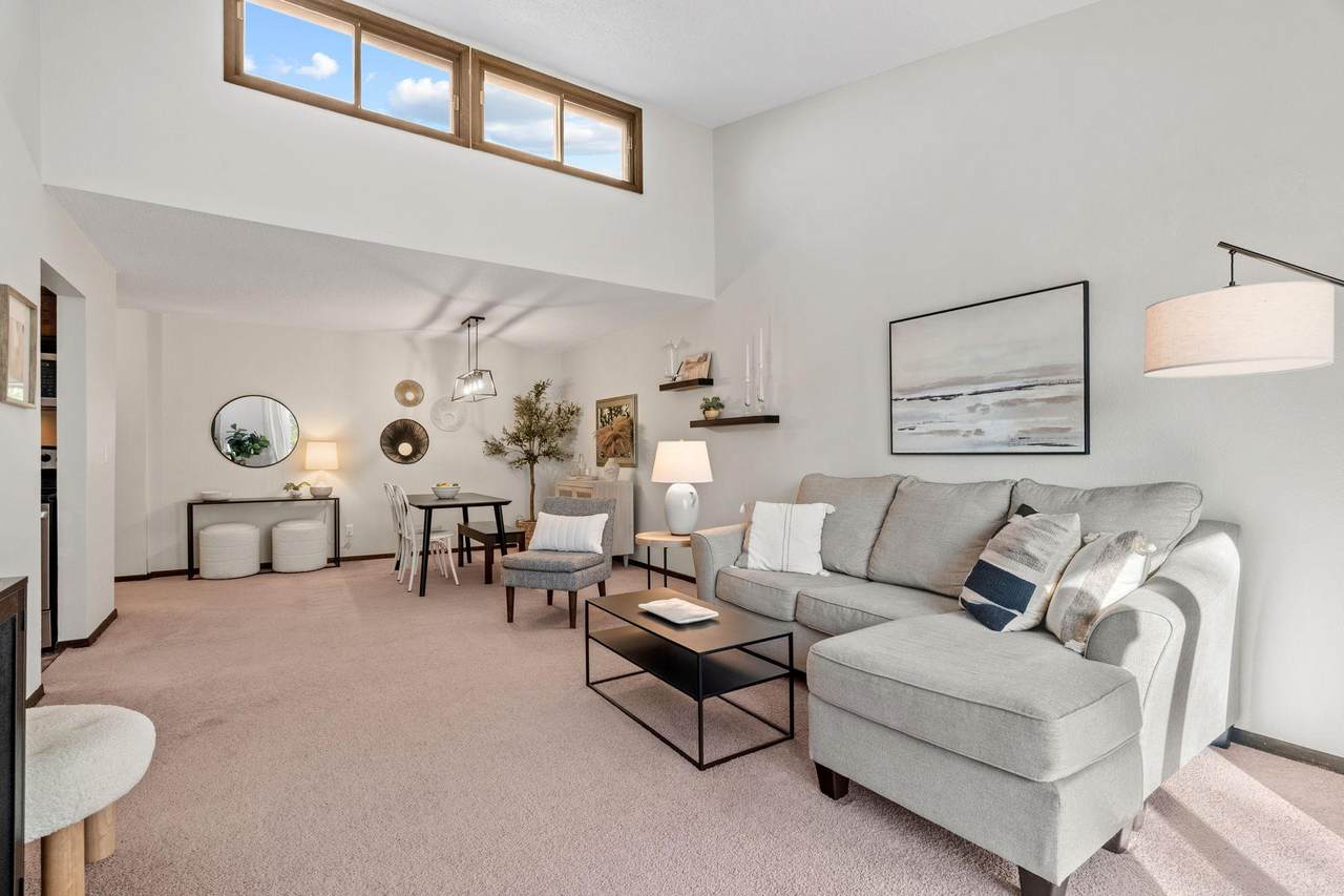 2670 Oxford Street - Photo 1