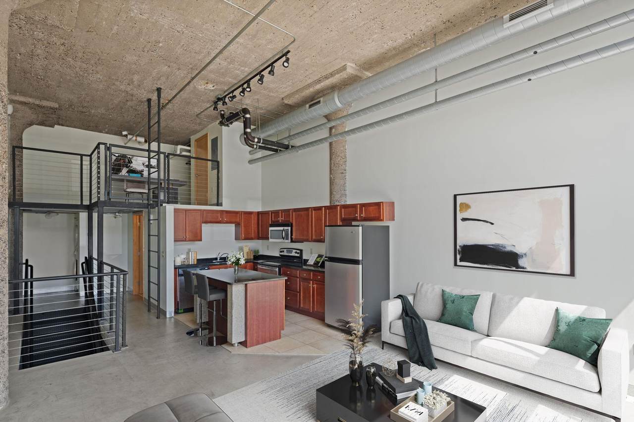 521 7th Street - Photo 1