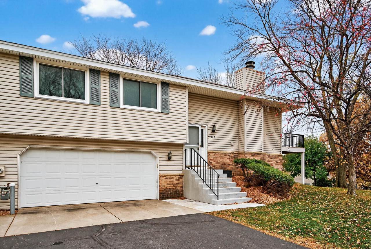 825 Evergreen Circle - Photo 1