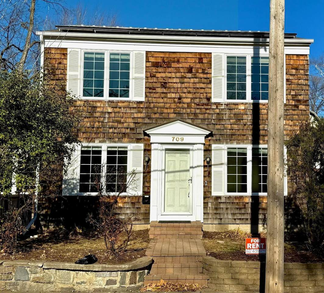 709 Wayzata Boulevard - Photo 1