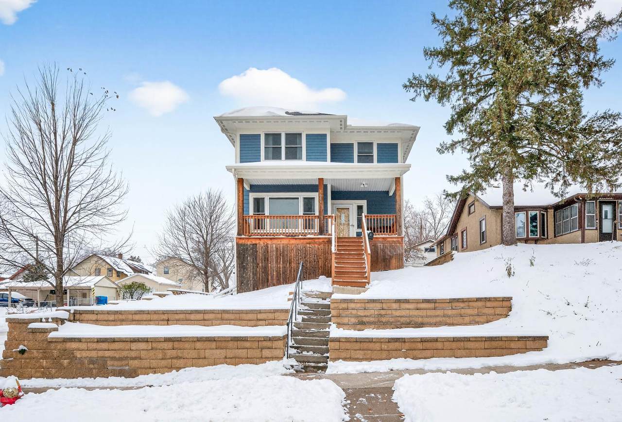 1661 Bush Avenue - Photo 1