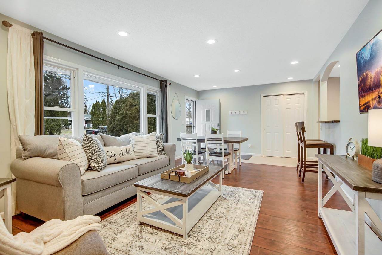 17520 11th Avenue - Photo 1