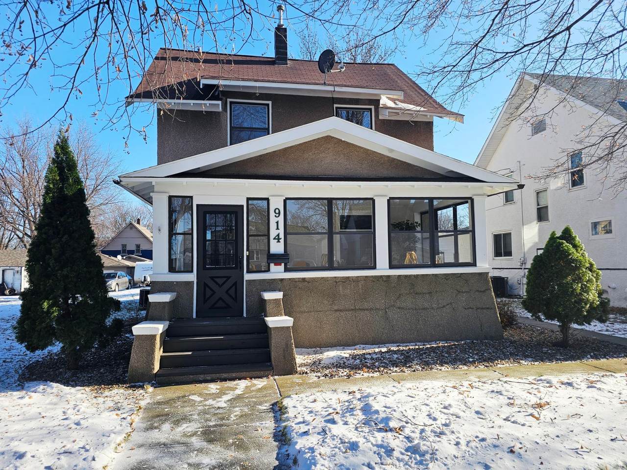 914 4th Street - Photo 1