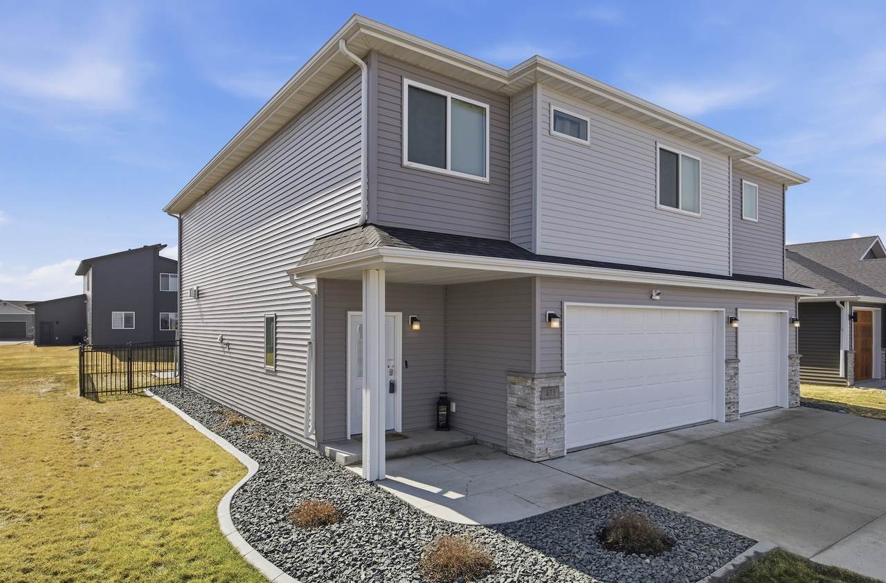 413 Hampton Drive - Photo 1