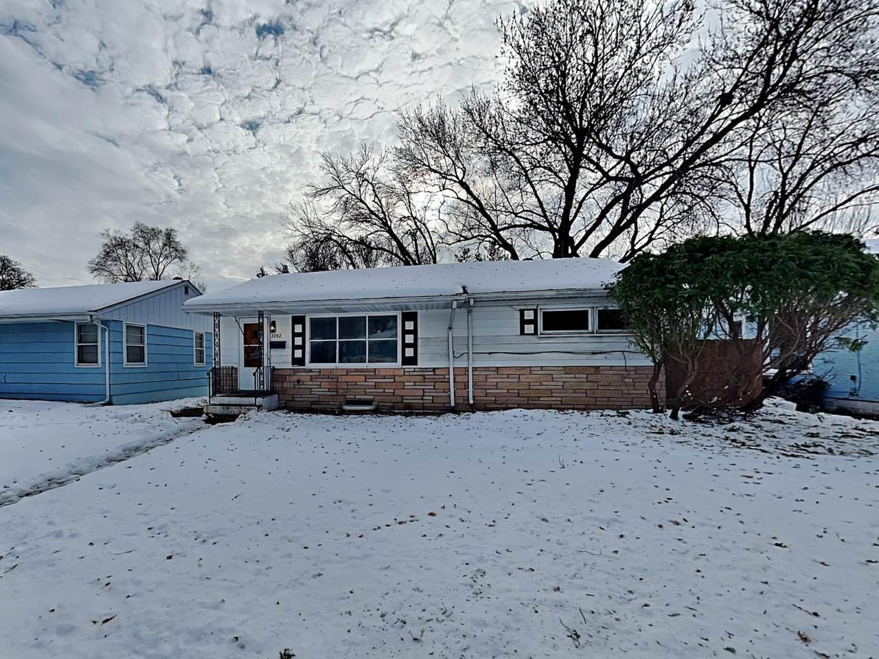 2092 Bush Avenue - Photo 1