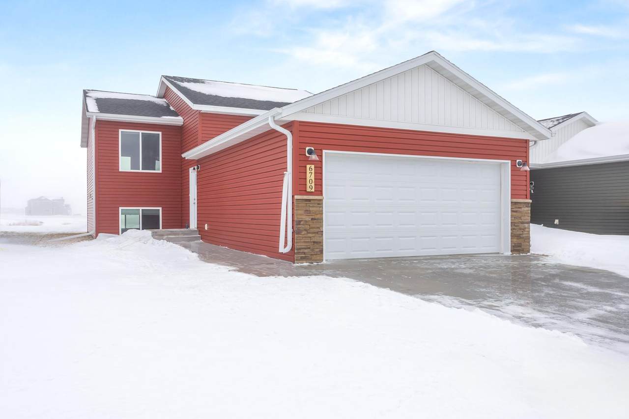 6709 69th Avenue - Photo 1