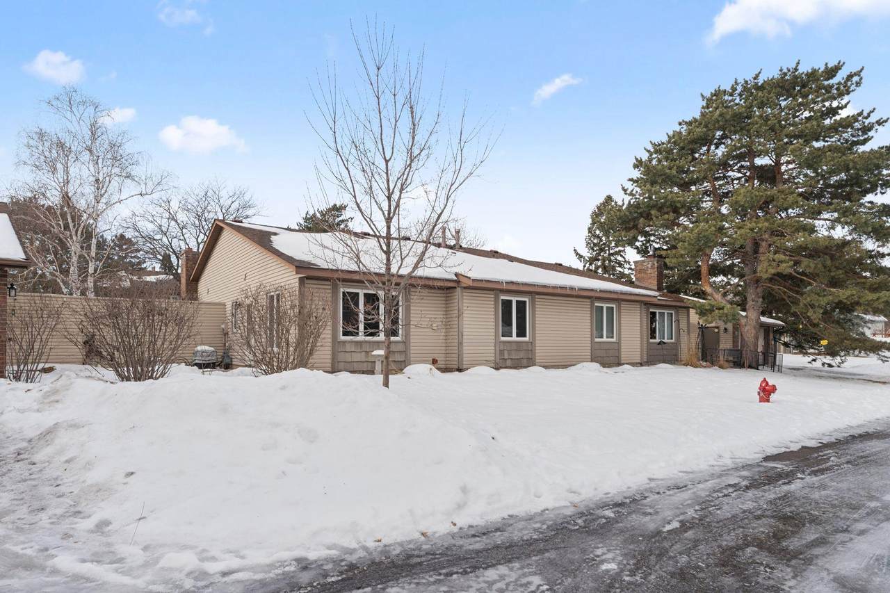 4677 Stavern Point - Photo 1