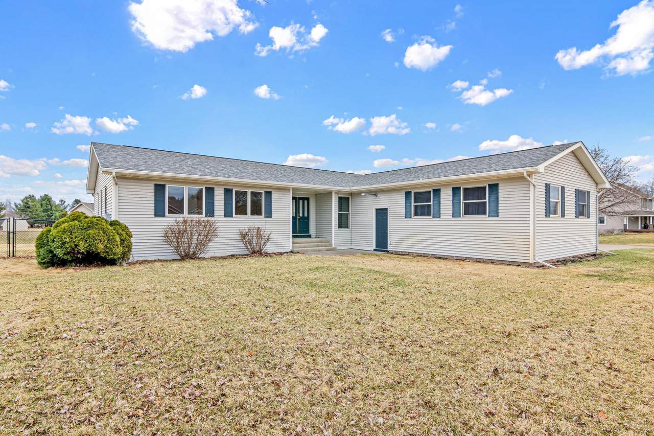 17213 Van Buren Street - Photo 1