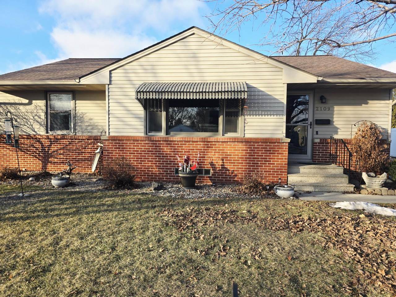 2109 4th Avenue - Photo 1