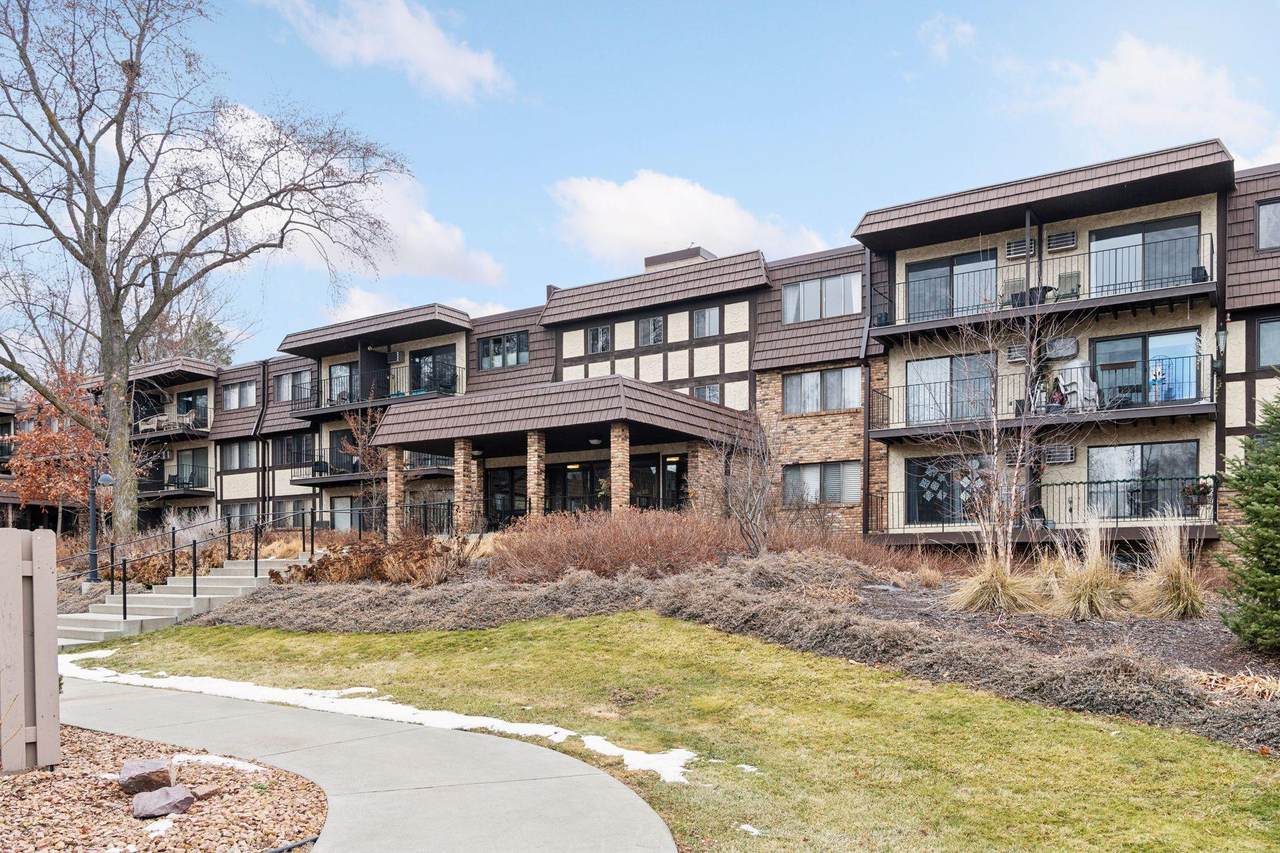 205 Barry Avenue - Photo 1