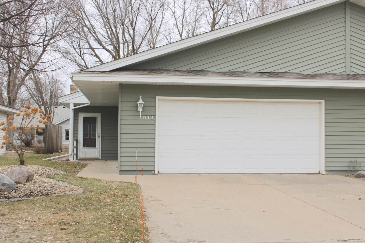 542 Graham Street - Photo 1