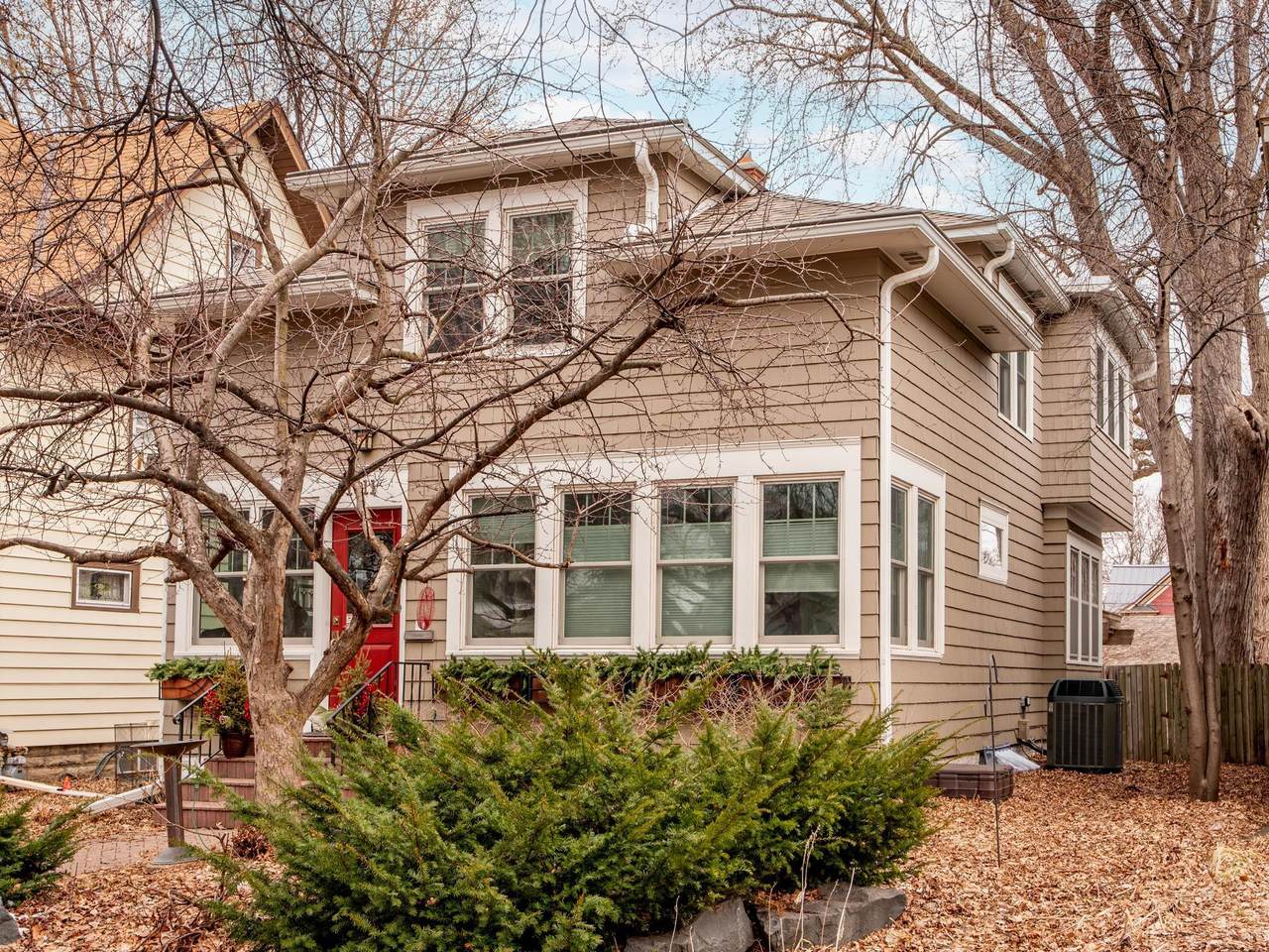 1611 Ashland Avenue - Photo 1