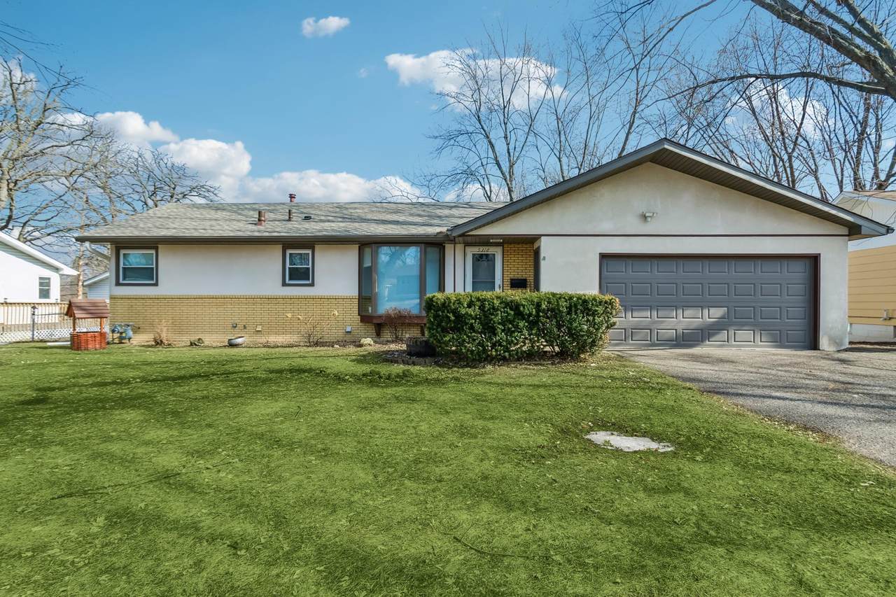 5318 Quebec Avenue - Photo 1