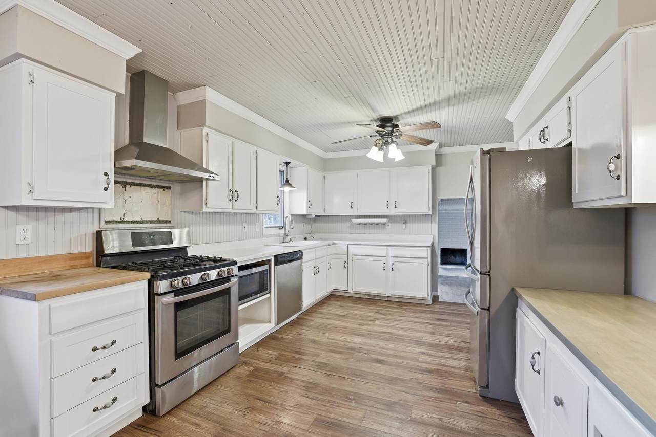 4497 Oak Leaf Court - Photo 1