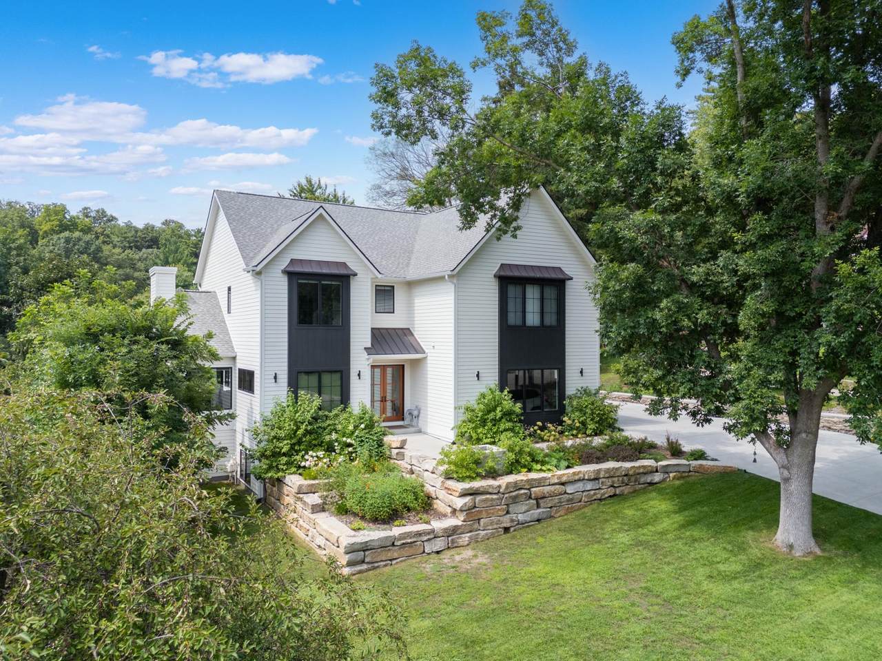 905 9th Avenue - Photo 1