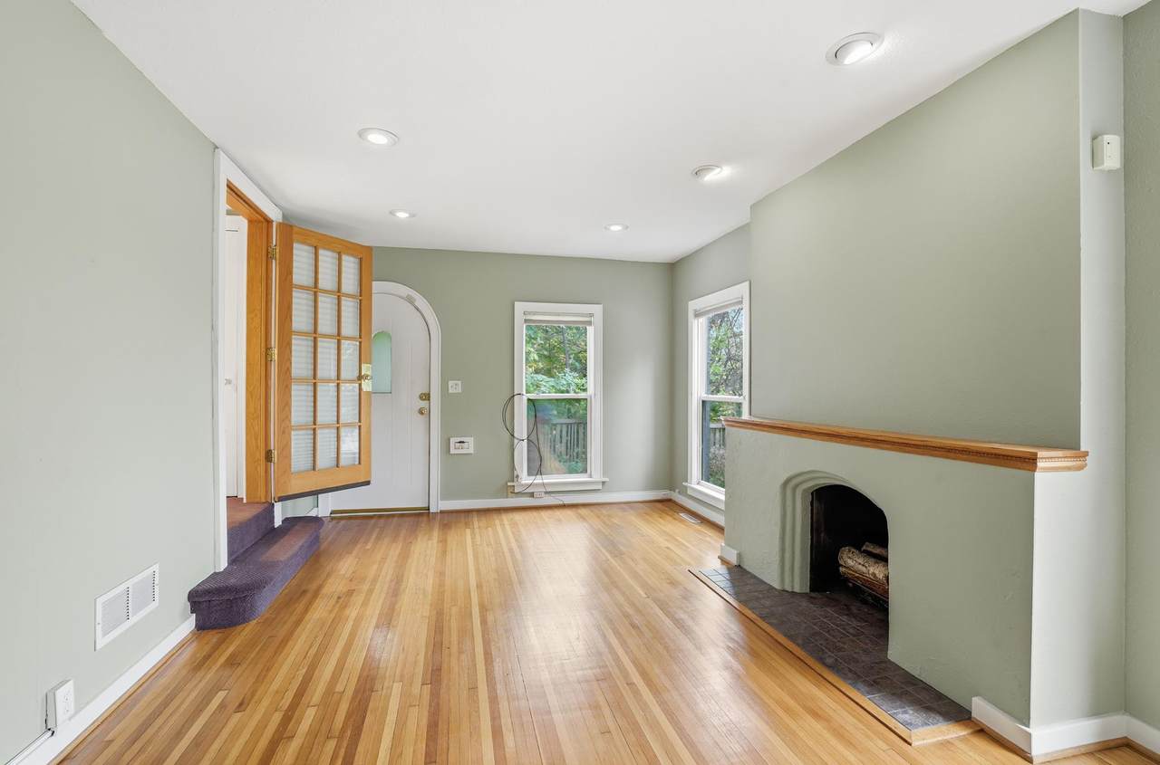 233 Groveland Avenue - Photo 1