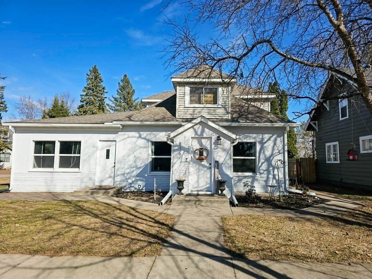 816 10th Street - Photo 1