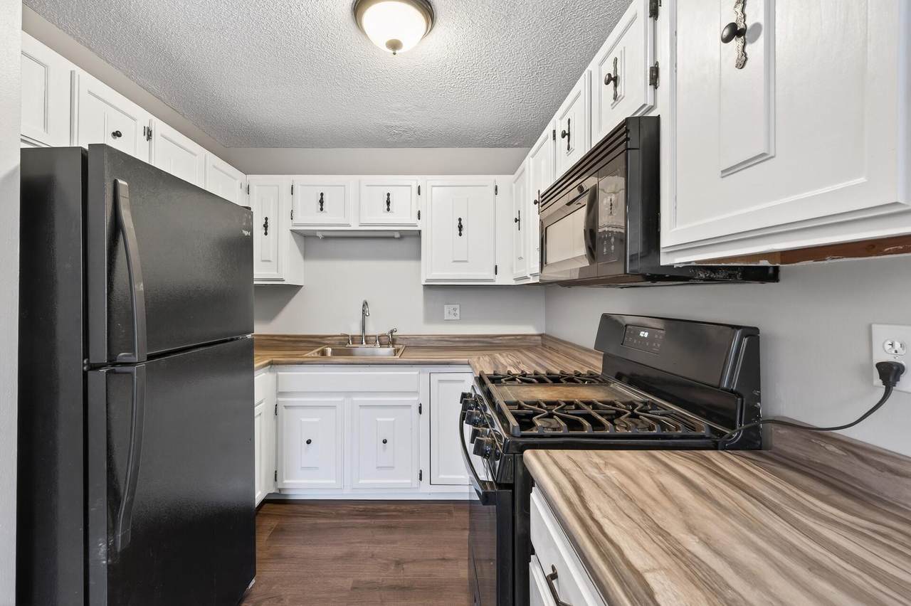 406 Livingston Avenue - Photo 1