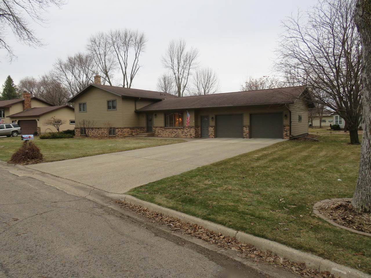 902 10th Street - Photo 1