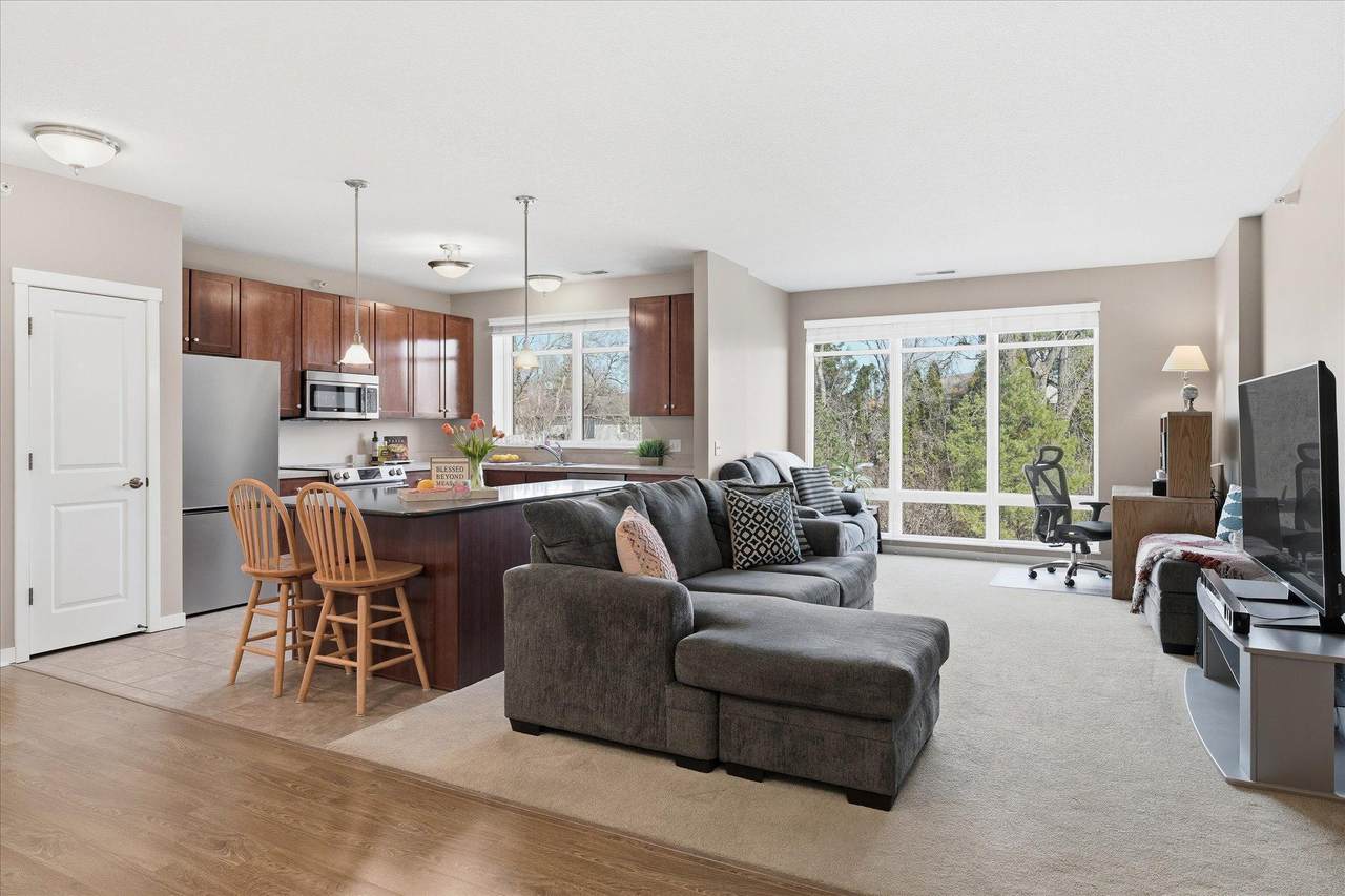 1070 Grandview Court - Photo 1
