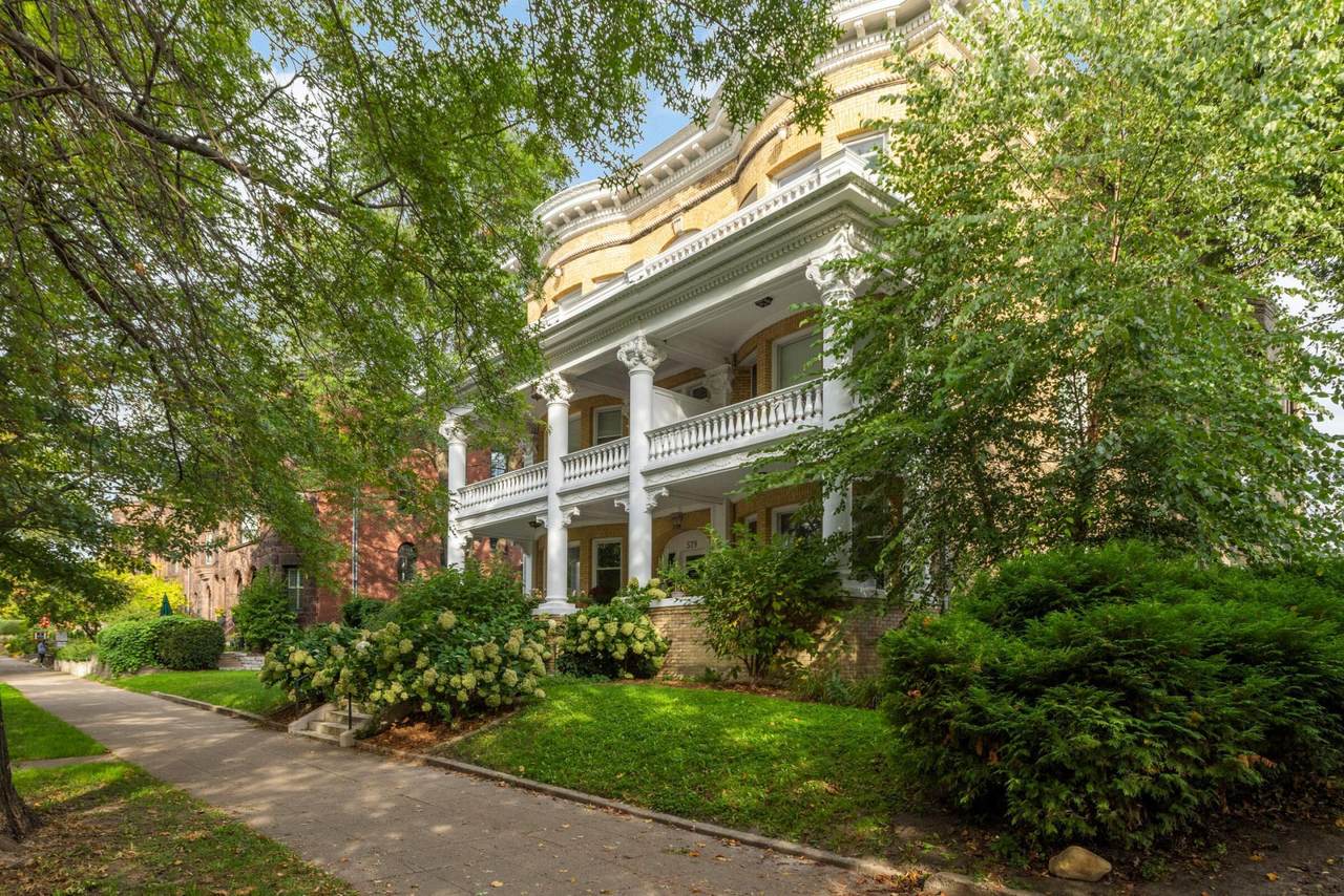 579 Summit Avenue - Photo 1
