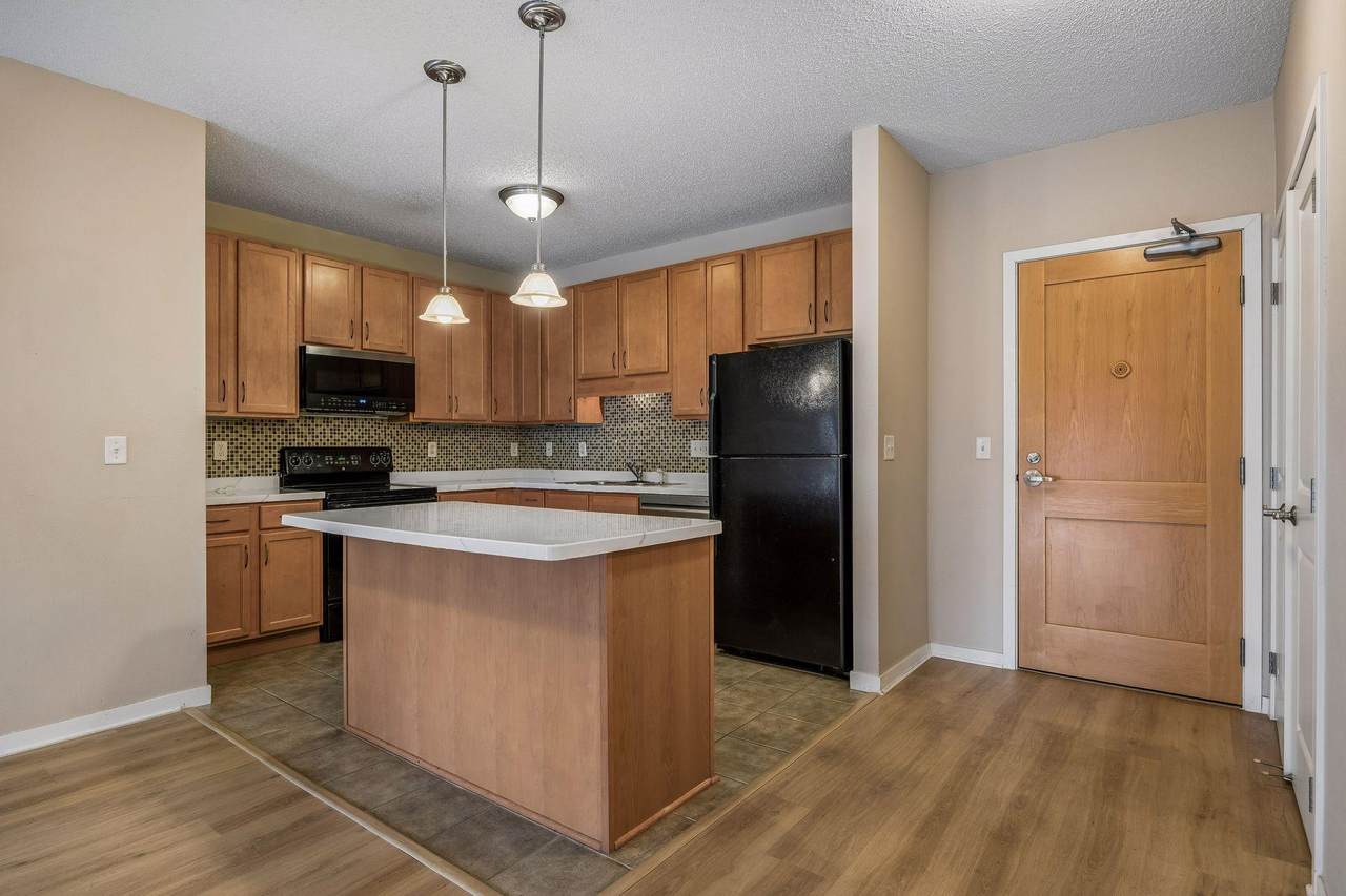 619 8th Street - Photo 1