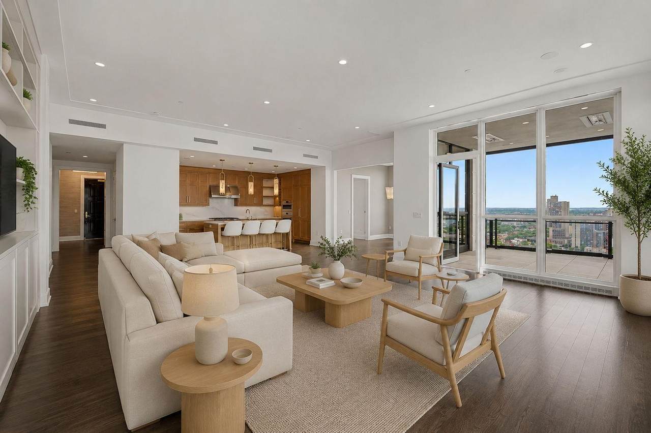 1111 River Parkway - Photo 1