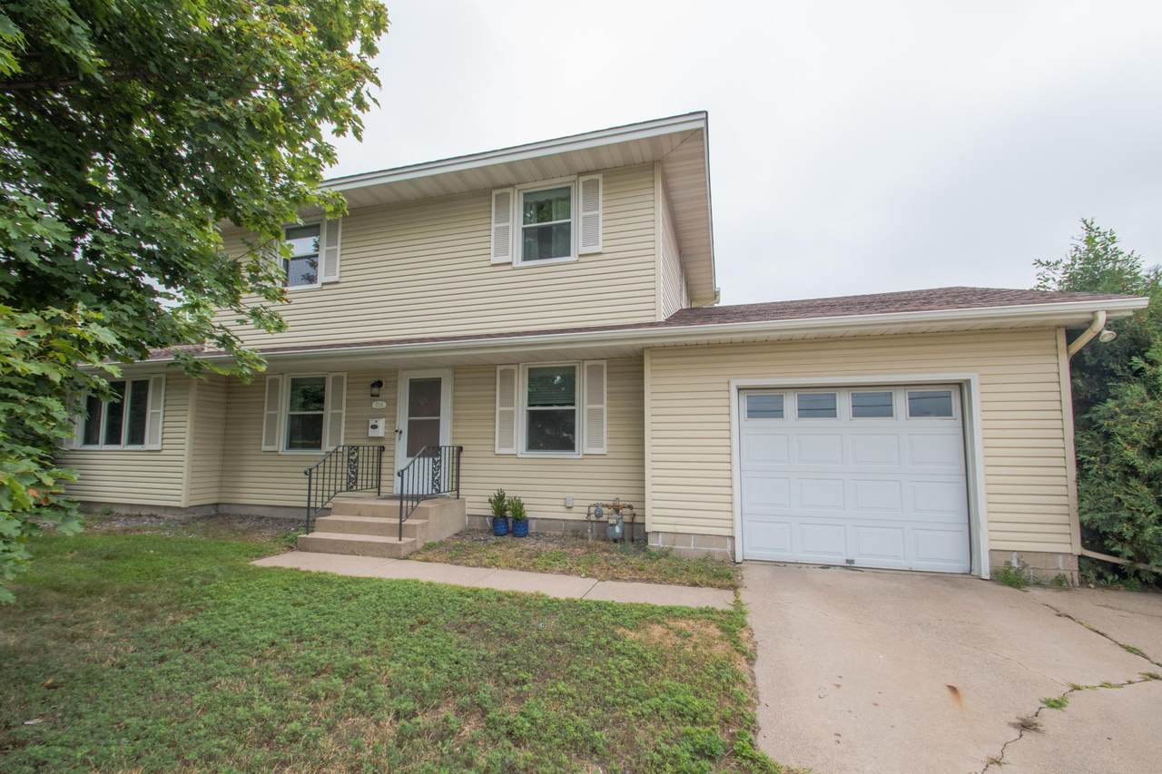 7524 Noble Avenue - Photo 1