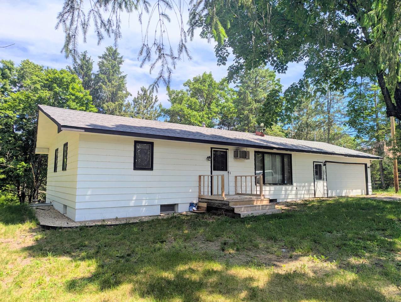 14410 261st Avenue - Photo 1