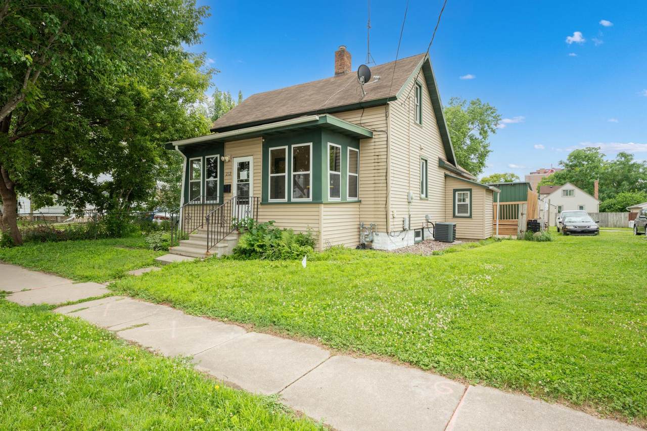 212 8th Street - Photo 1