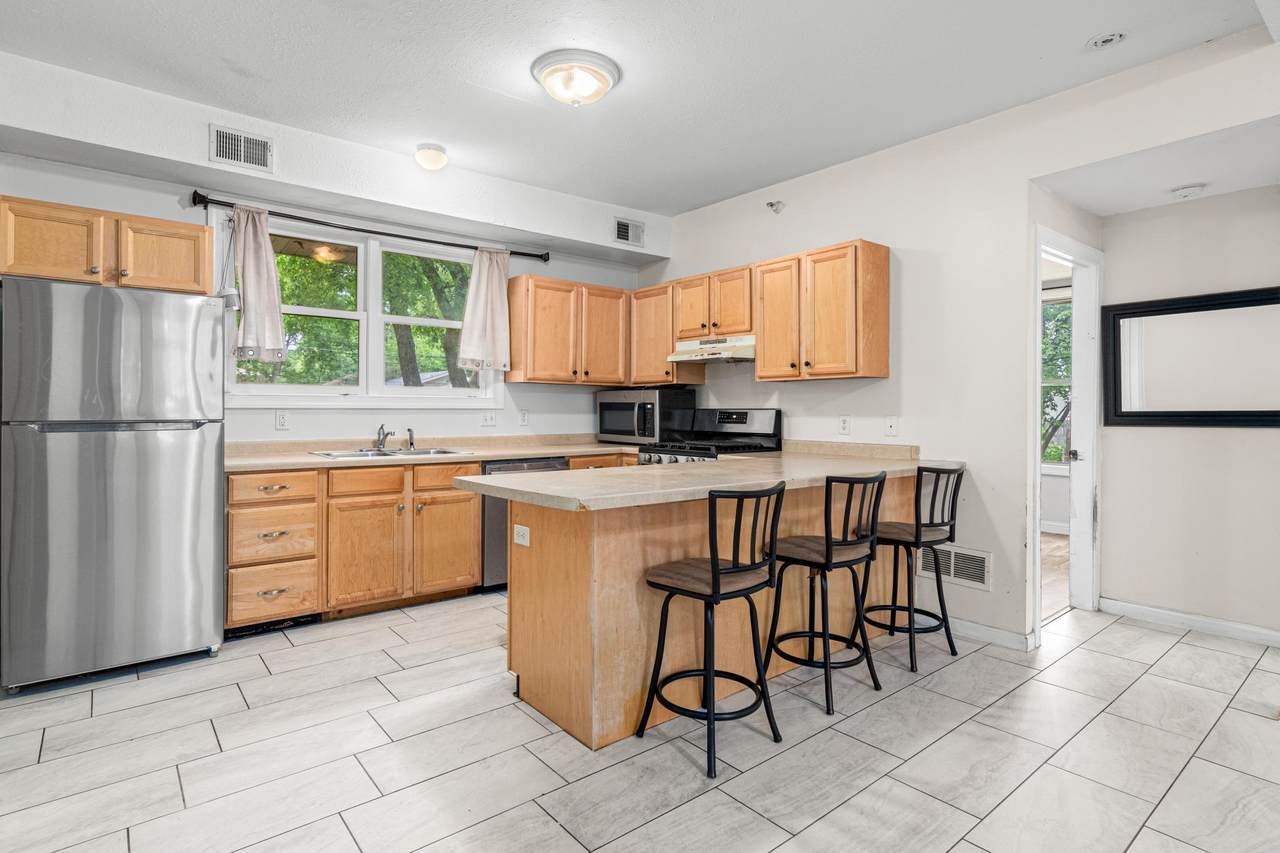 2827 Bryant Avenue - Photo 1