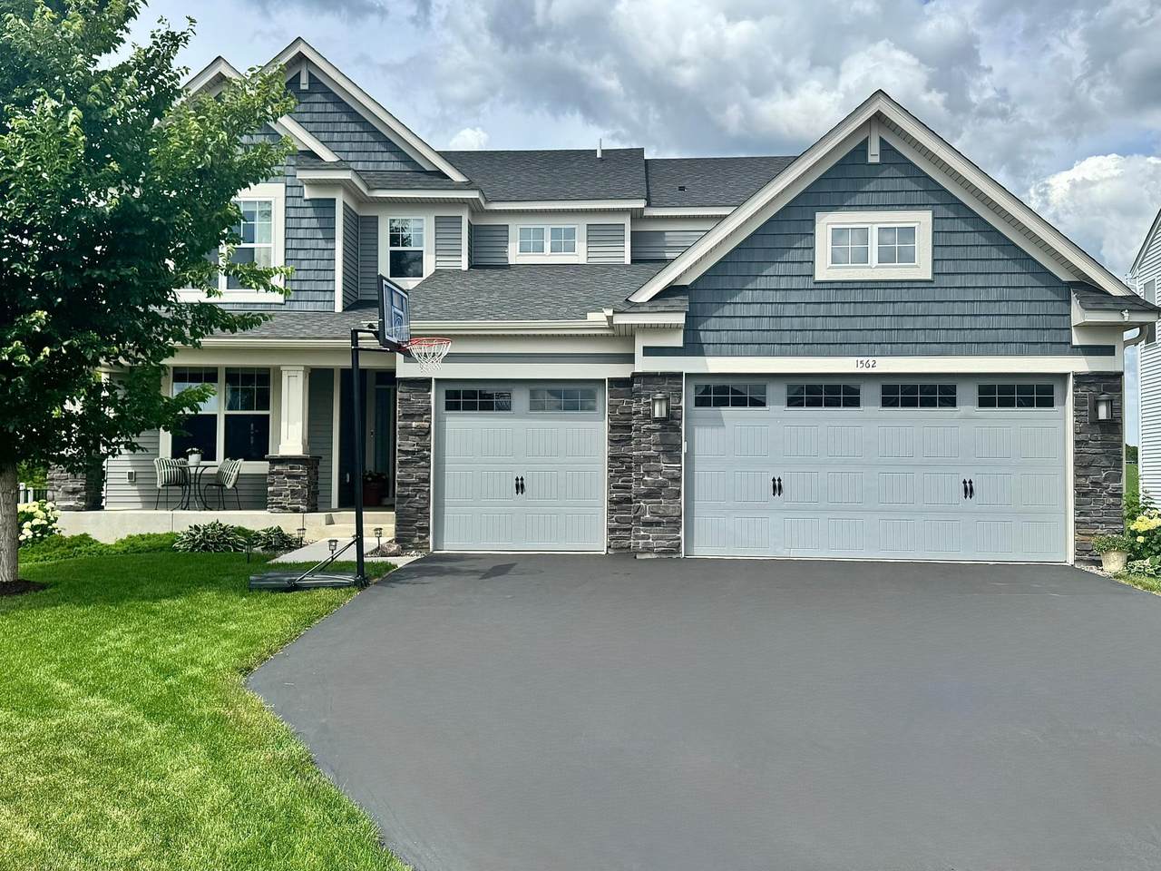 1562 Edgebrook Lane - Photo 1