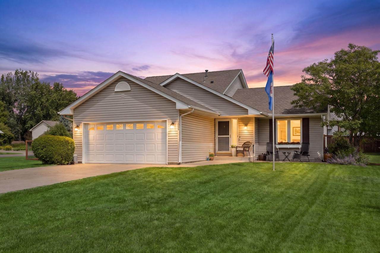 1049 Bonnieview Drive - Photo 1