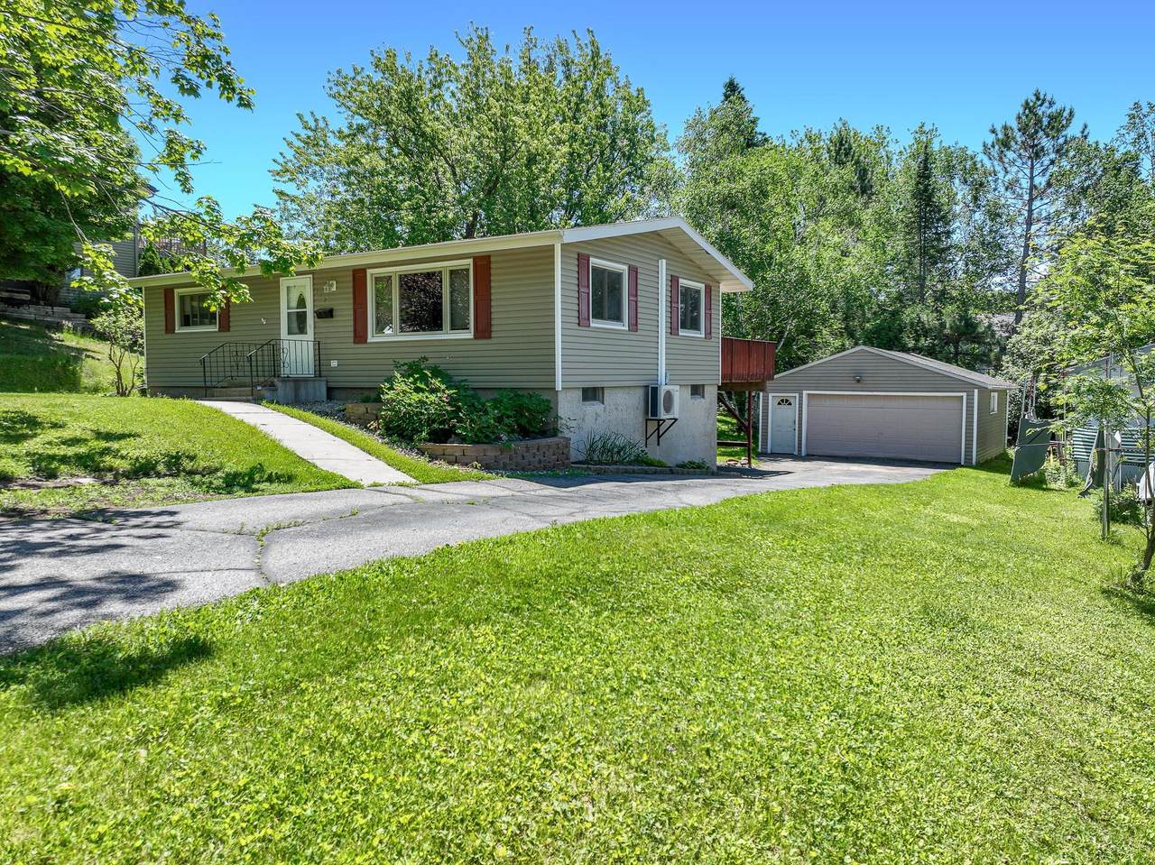 128 Hubbell Street - Photo 1