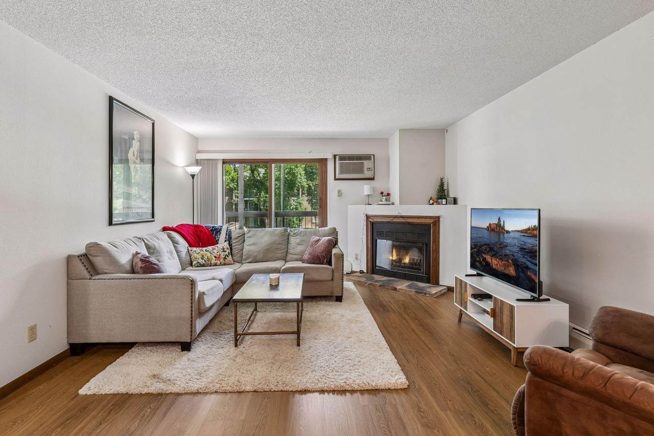 3850 Plymouth Boulevard - Photo 1