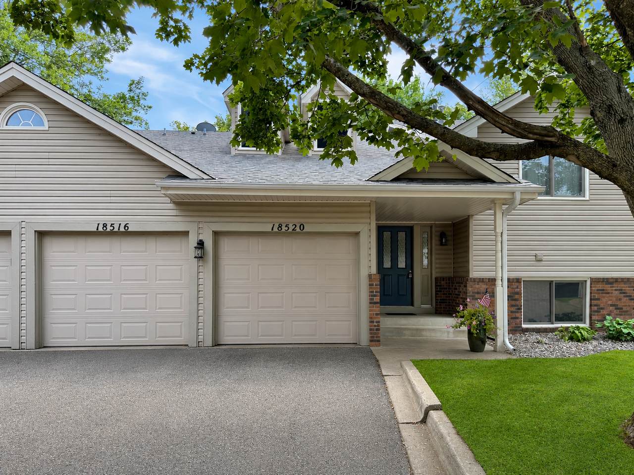 18516 Creeks Bend Drive - Photo 1