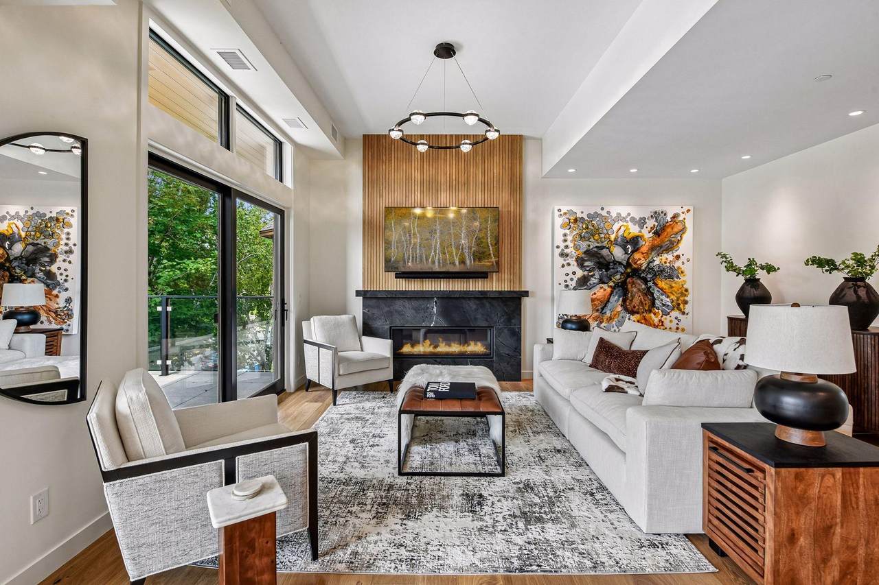150 Broadway Avenue - Photo 1