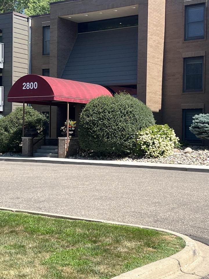 2800 Hamline Avenue - Photo 1