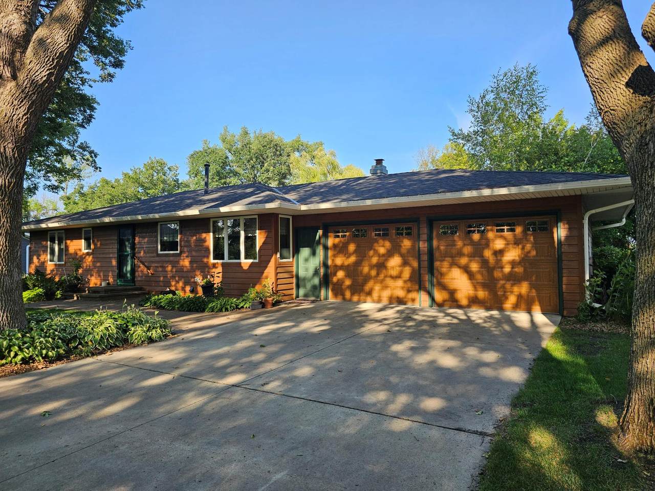 1909 Country Club Drive - Photo 1