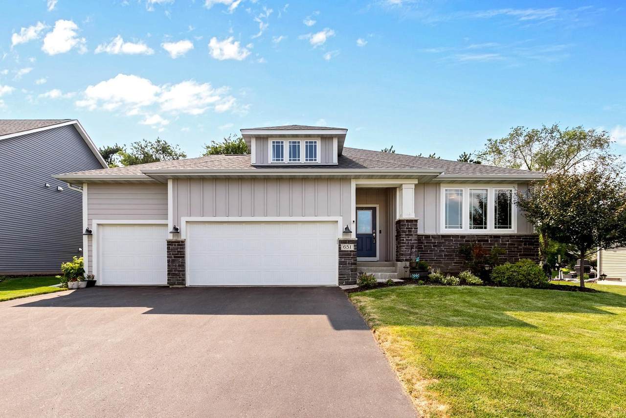 651 Elizabeth Way - Photo 1