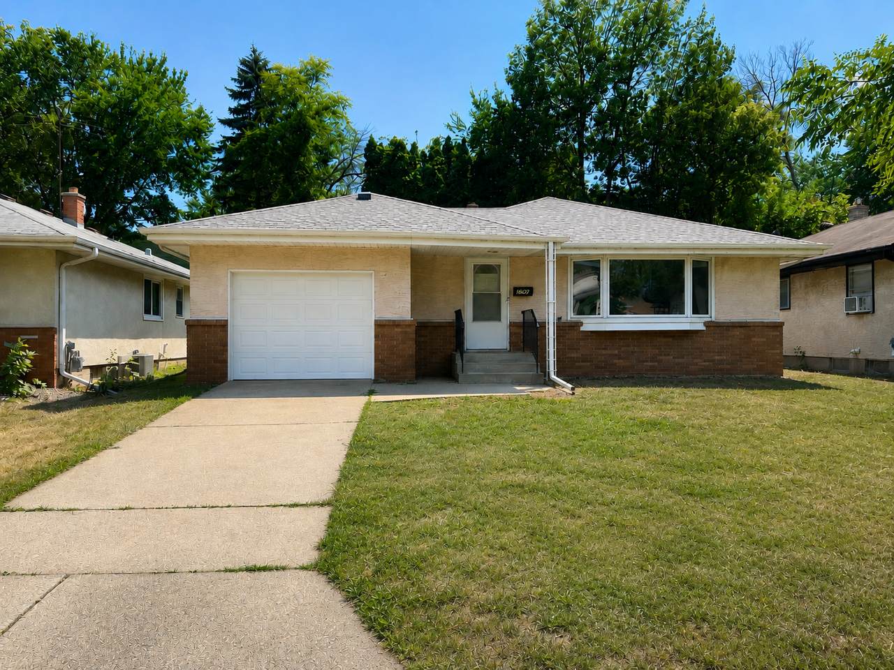 1600 Suburban Avenue - Photo 1