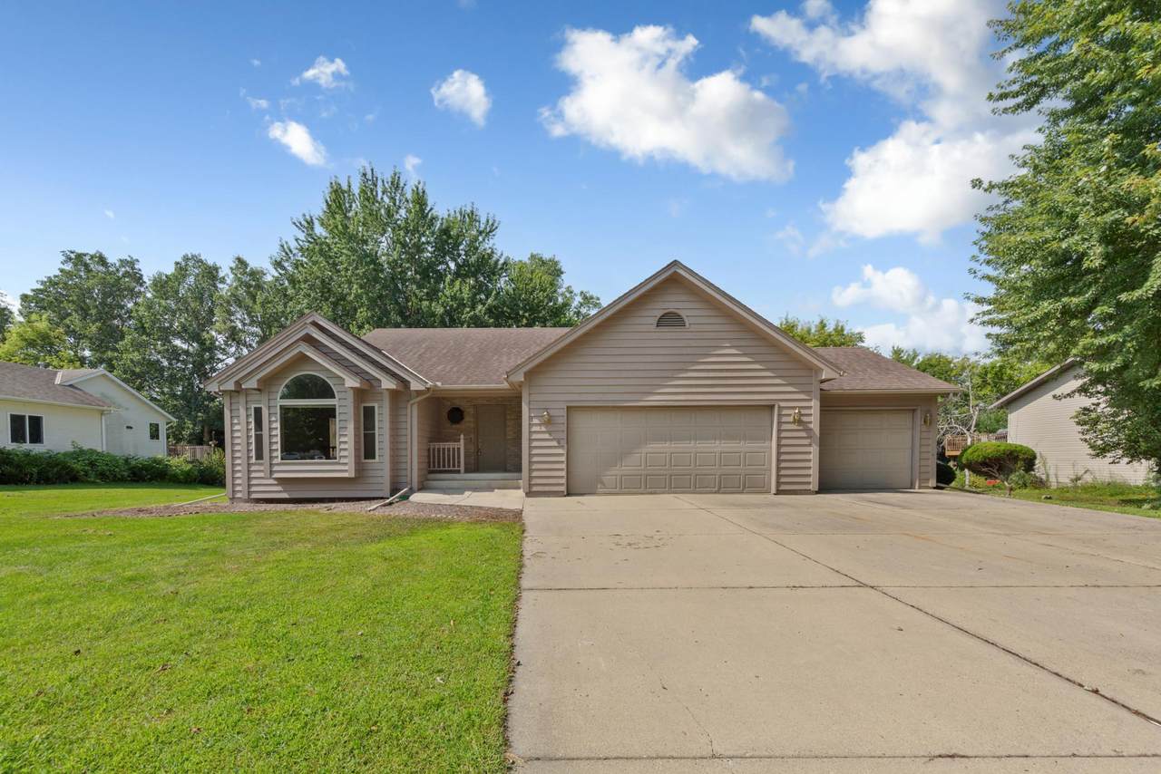 1160 Greenleaf Road - Photo 1