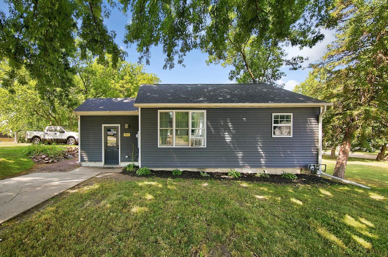 1052 Miller Avenue - Photo 1