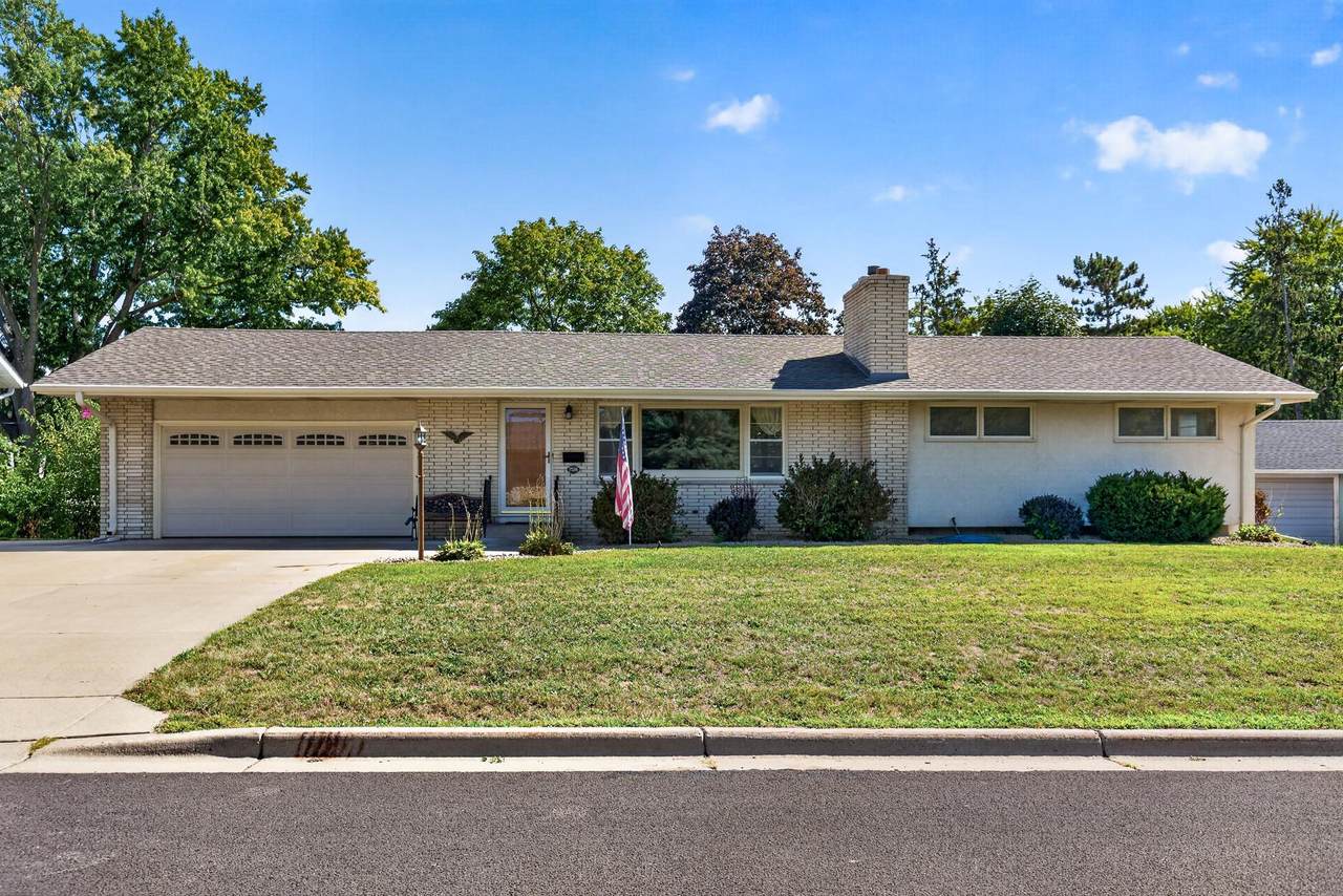 7538 Carmen Avenue - Photo 1