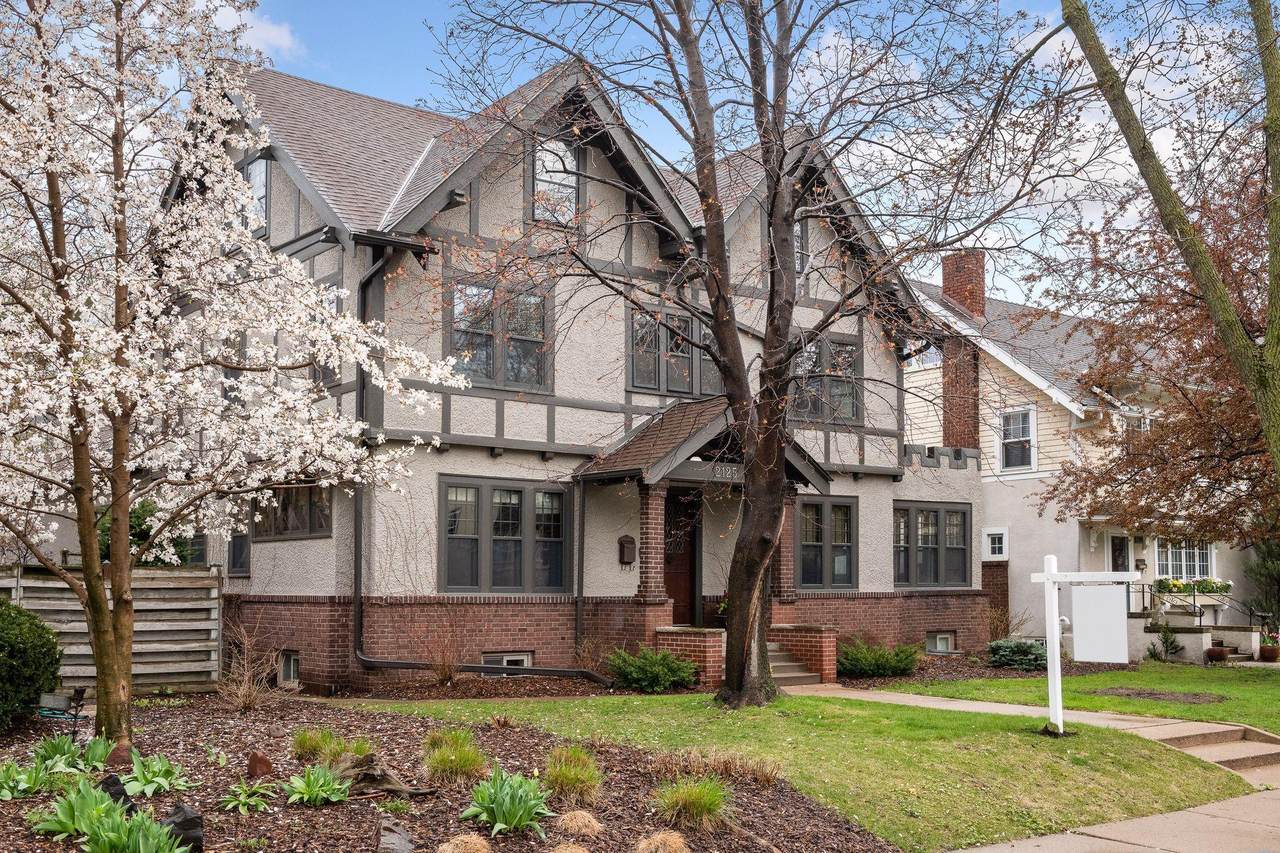 2125 Oliver Avenue - Photo 1