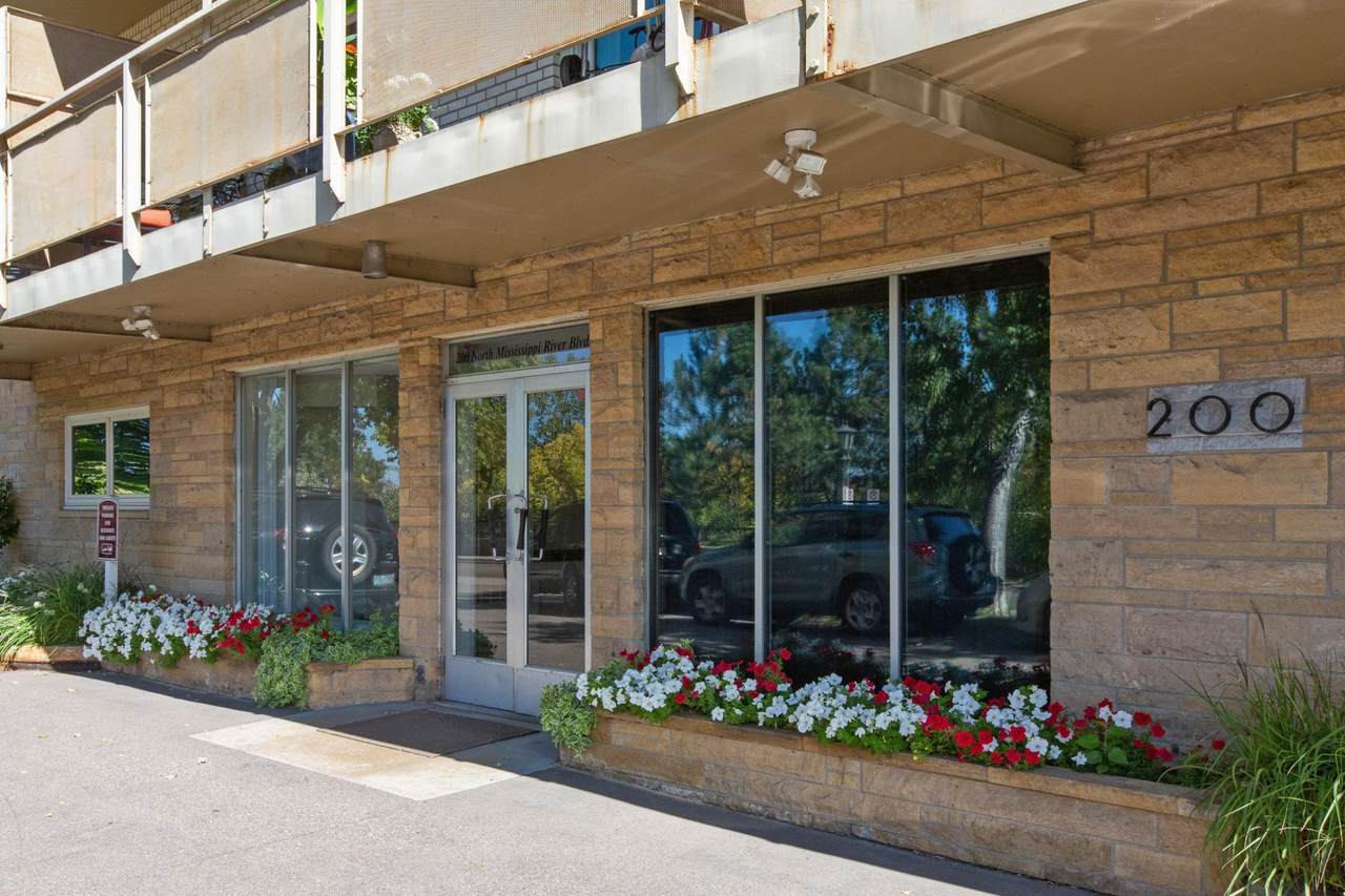 200 Mississippi River Boulevard - Photo 1
