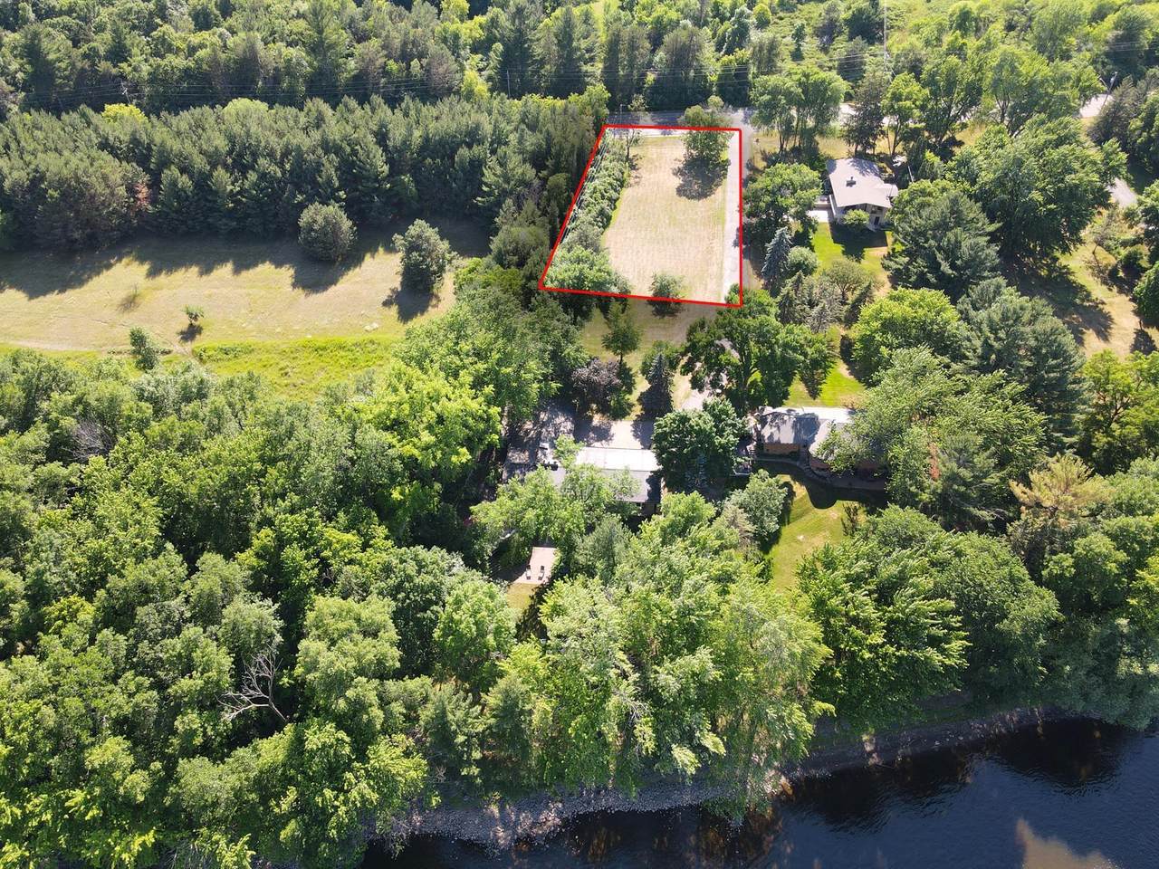 28 Edgewater Ln - Photo 1