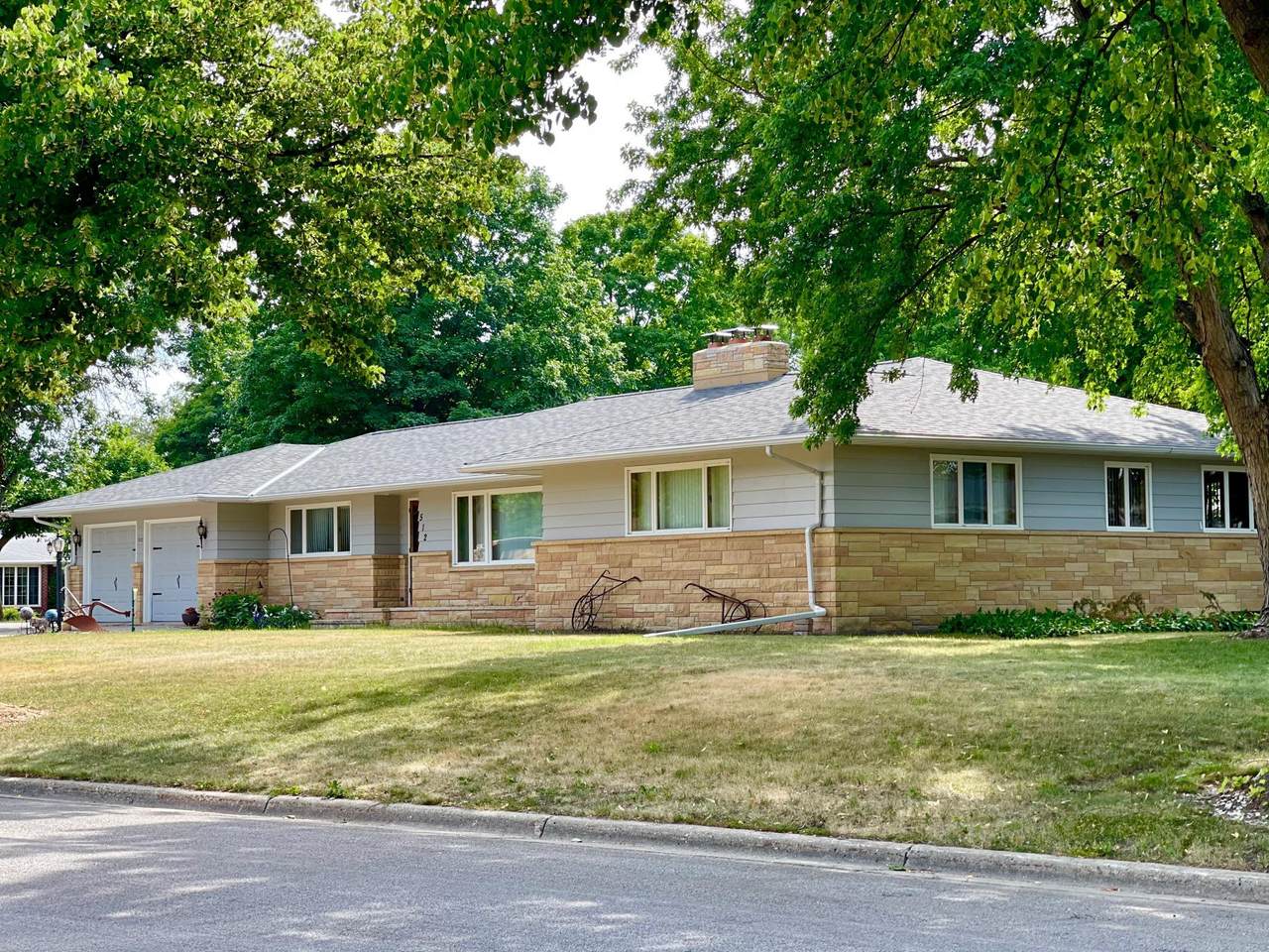 512 Veda Drive - Photo 1